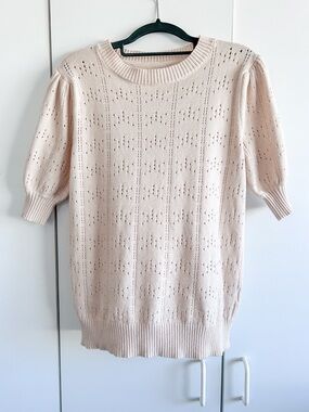 Cream Short-Sleeve Knit Sweater • Sz Medium